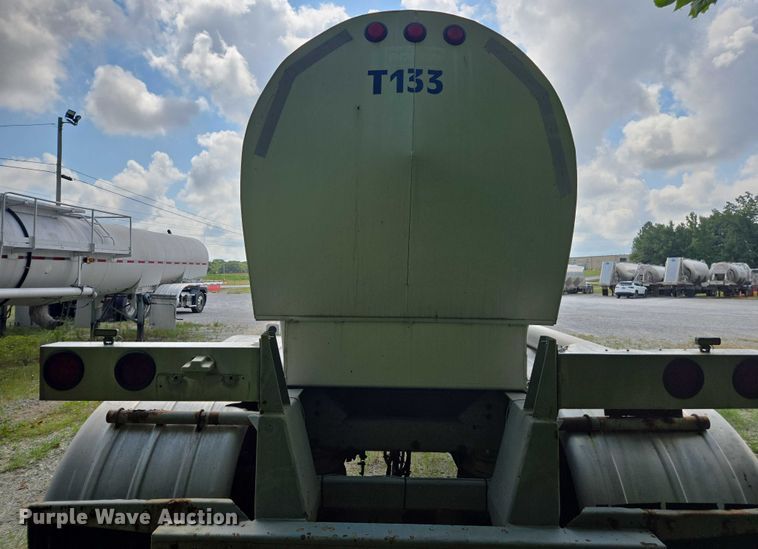 image for item FB9451 1999 Polar tank trailer