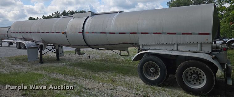 image for item FB9451 1999 Polar tank trailer