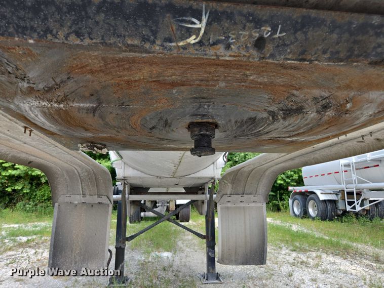 image for item FB9451 1999 Polar tank trailer