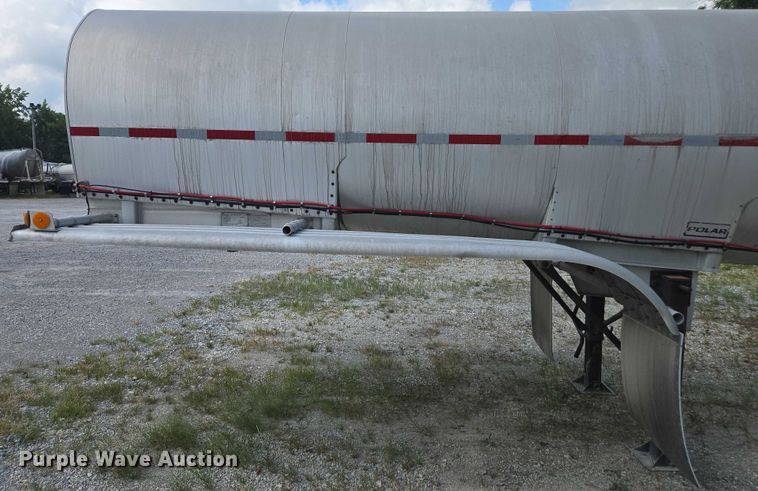 image for item FB9451 1999 Polar tank trailer