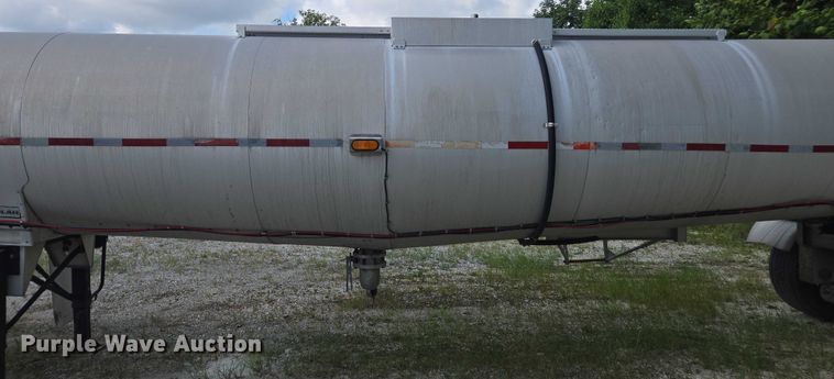 image for item FB9451 1999 Polar tank trailer
