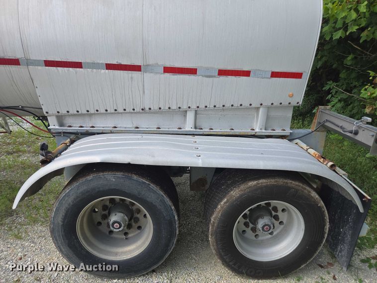 image for item FB9451 1999 Polar tank trailer