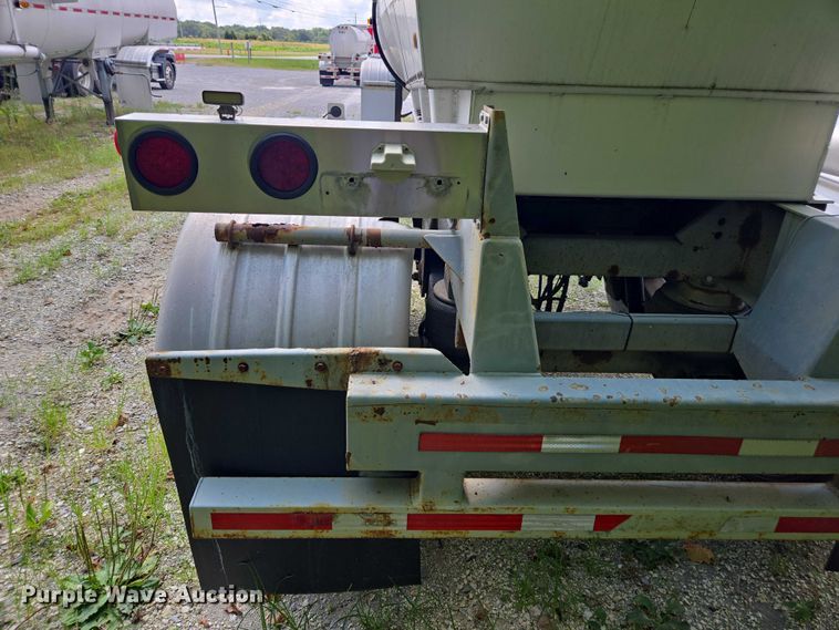 image for item FB9451 1999 Polar tank trailer