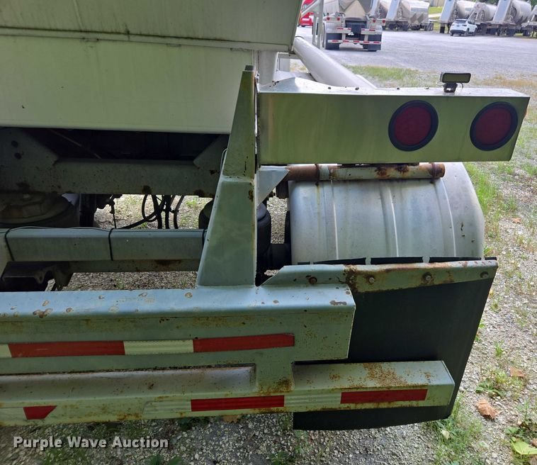 image for item FB9451 1999 Polar tank trailer