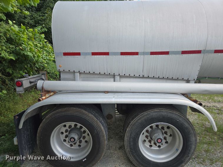 image for item FB9451 1999 Polar tank trailer