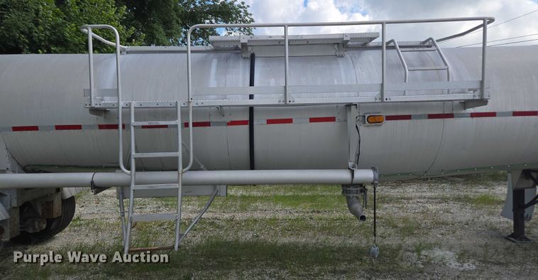 image for item FB9451 1999 Polar tank trailer