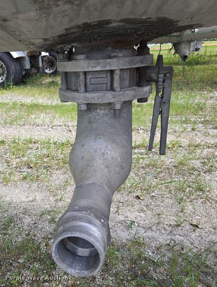 image for item FB9451 1999 Polar tank trailer