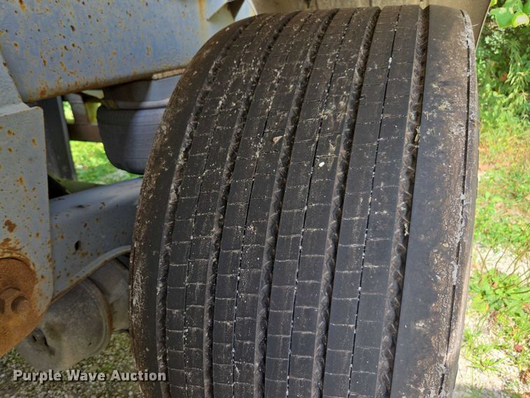 image for item FB9451 1999 Polar tank trailer