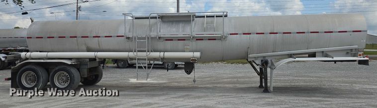 image for item FB9452 2002 Acro tank trailer