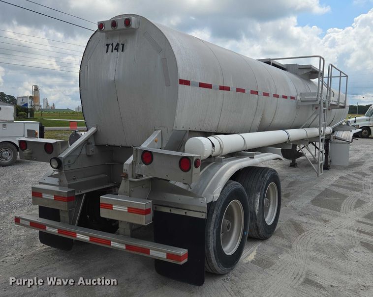 image for item FB9452 2002 Acro tank trailer