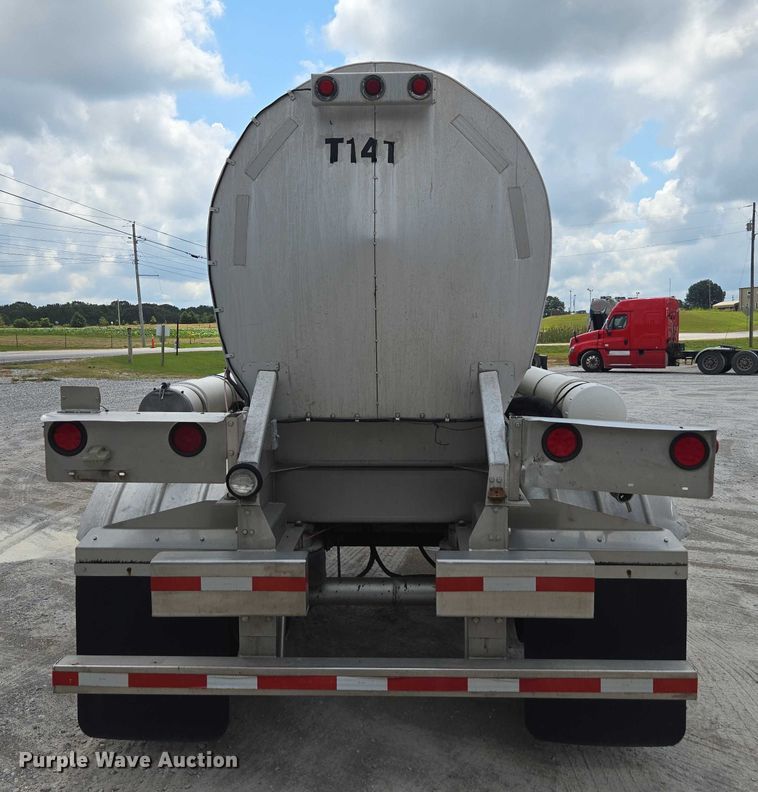 image for item FB9452 2002 Acro tank trailer