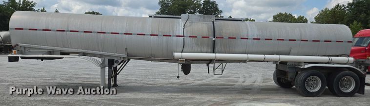 image for item FB9452 2002 Acro tank trailer