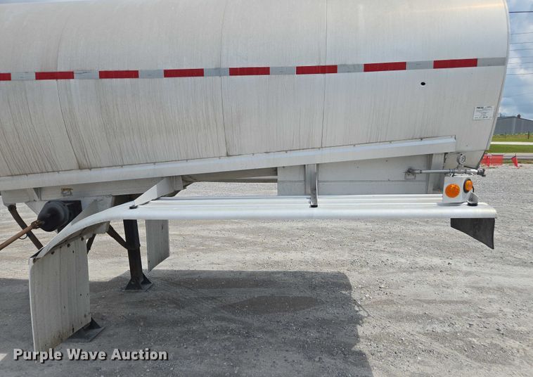image for item FB9452 2002 Acro tank trailer