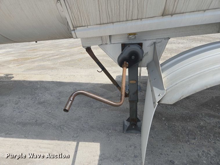 image for item FB9452 2002 Acro tank trailer