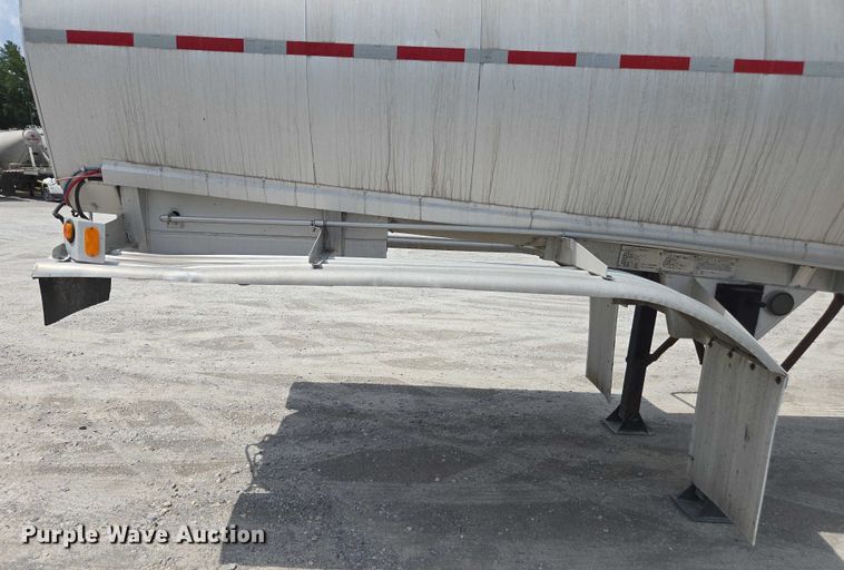 image for item FB9452 2002 Acro tank trailer