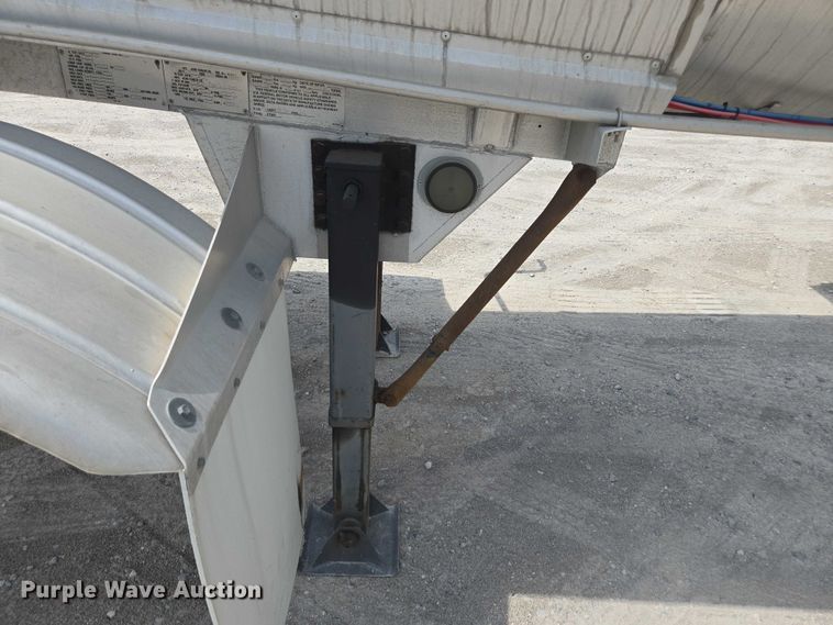 image for item FB9452 2002 Acro tank trailer