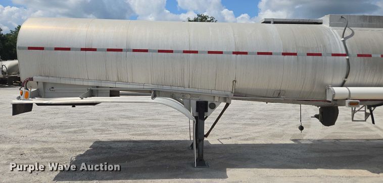 image for item FB9452 2002 Acro tank trailer