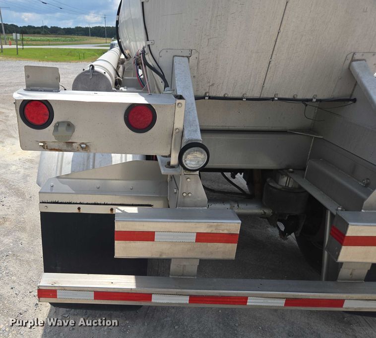image for item FB9452 2002 Acro tank trailer