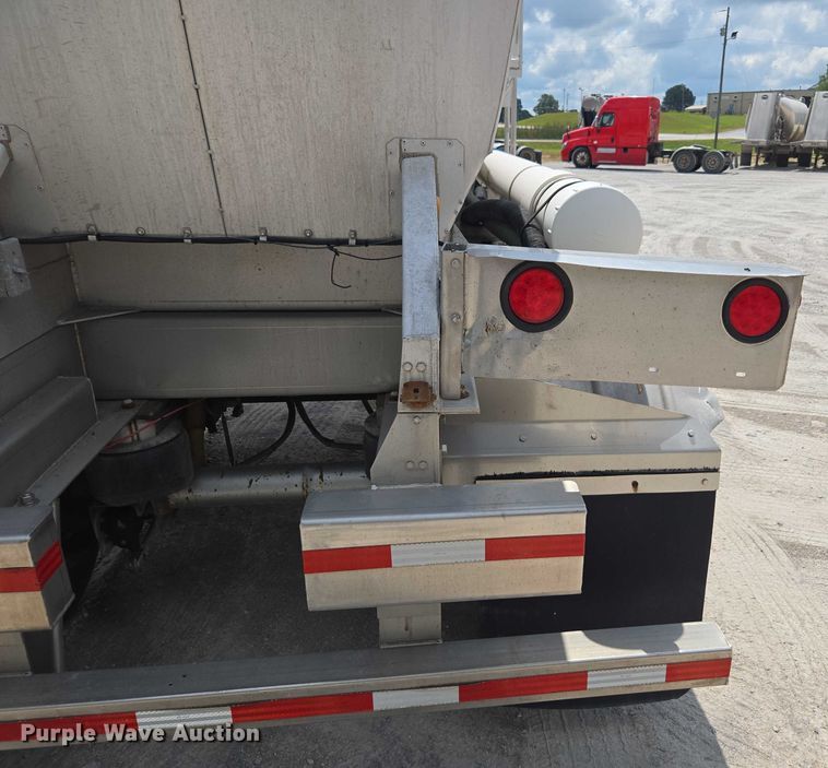 image for item FB9452 2002 Acro tank trailer