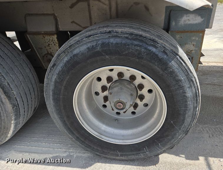 image for item FB9452 2002 Acro tank trailer