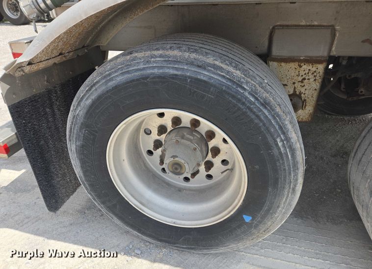 image for item FB9452 2002 Acro tank trailer