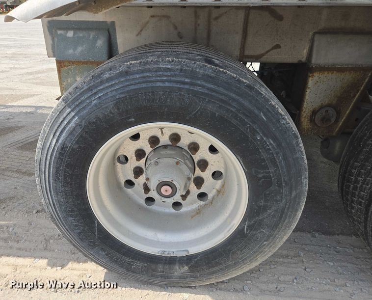 image for item FB9452 2002 Acro tank trailer