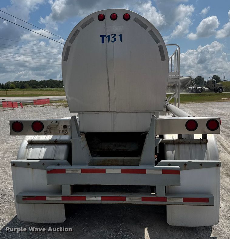 image for item FB9453 1999 Polar tank trailer
