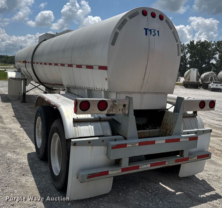 image for item FB9453 1999 Polar tank trailer