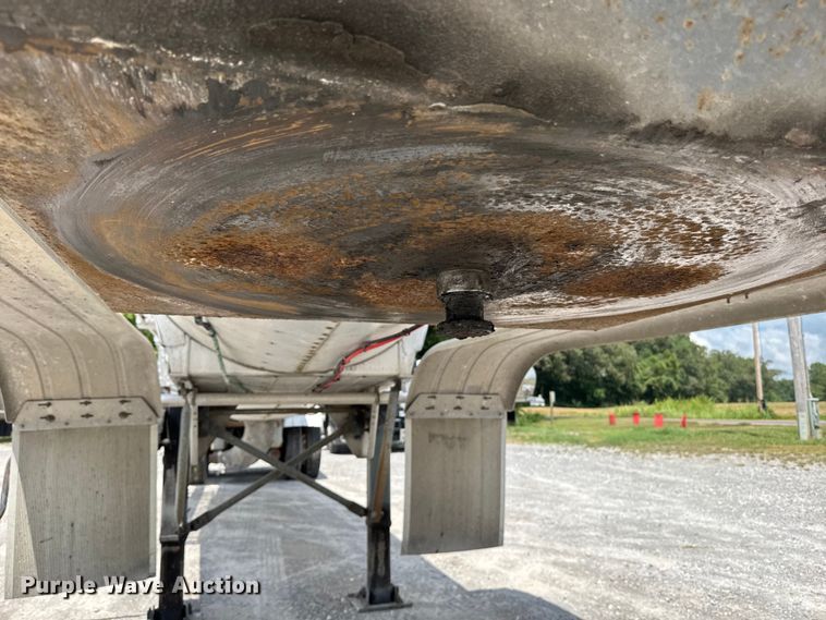 image for item FB9453 1999 Polar tank trailer