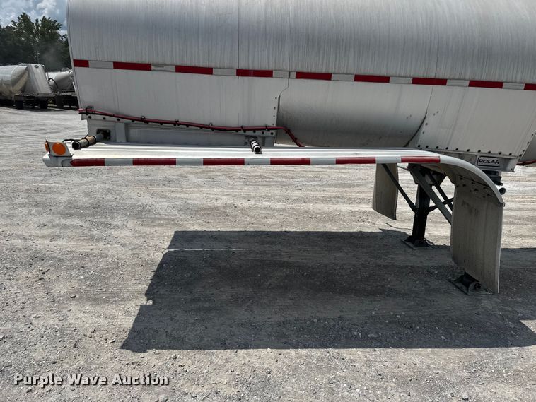 image for item FB9453 1999 Polar tank trailer