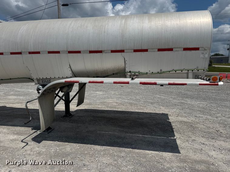 image for item FB9453 1999 Polar tank trailer