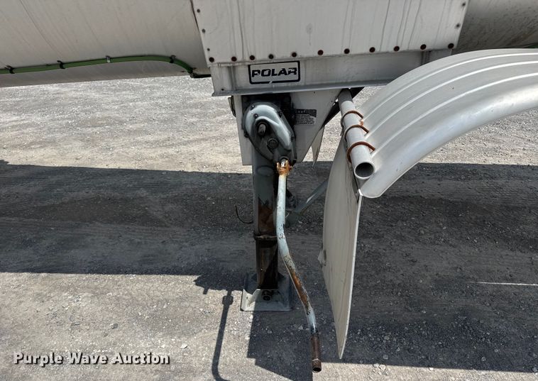 image for item FB9453 1999 Polar tank trailer