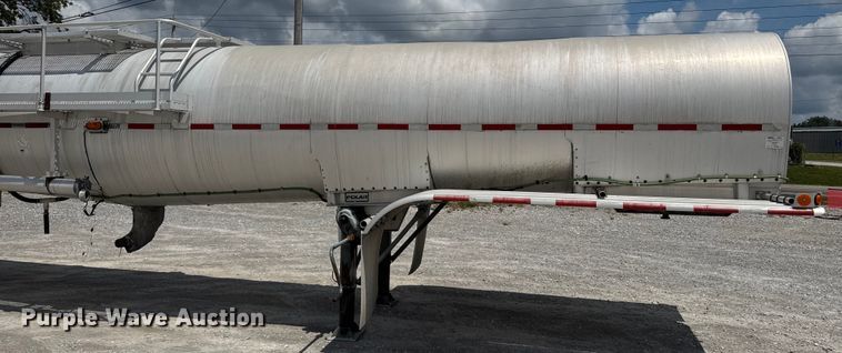 image for item FB9453 1999 Polar tank trailer