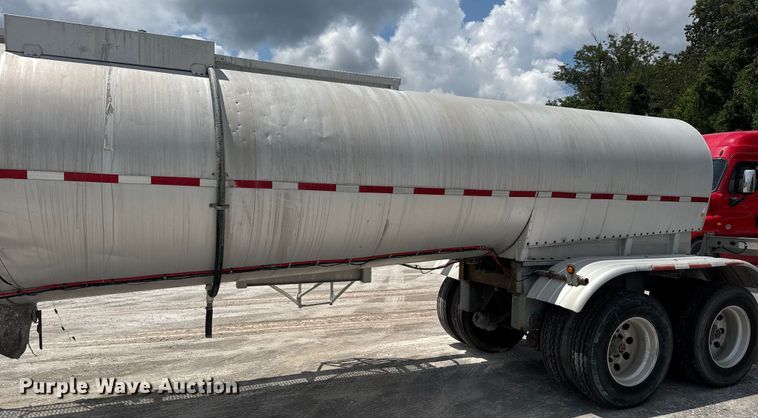 image for item FB9453 1999 Polar tank trailer
