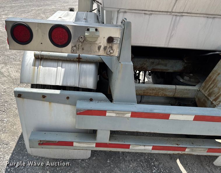 image for item FB9453 1999 Polar tank trailer