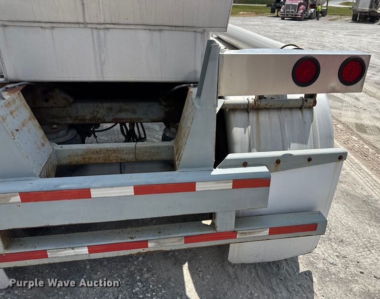 image for item FB9453 1999 Polar tank trailer