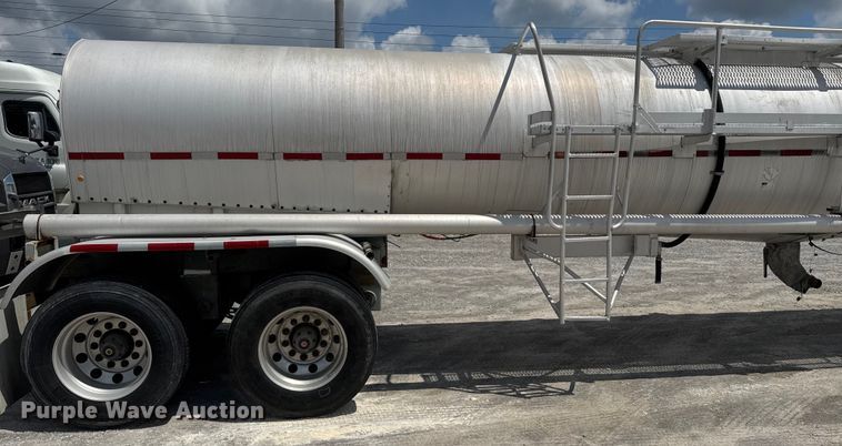 image for item FB9453 1999 Polar tank trailer