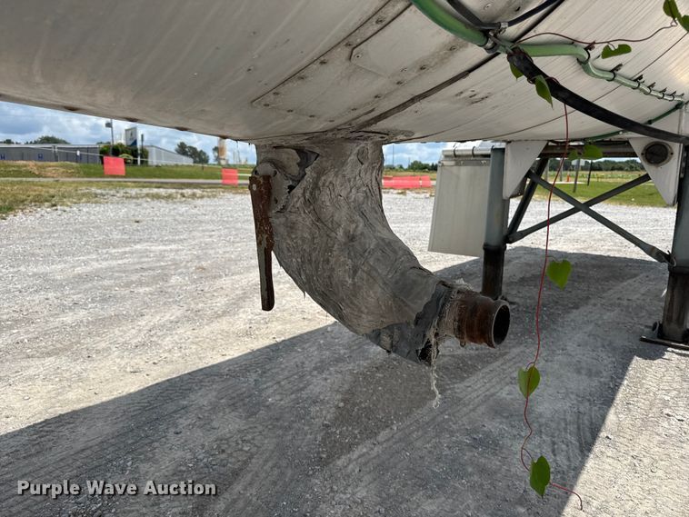 image for item FB9453 1999 Polar tank trailer