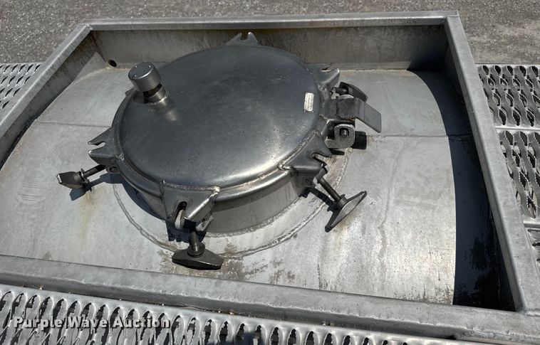 image for item FB9453 1999 Polar tank trailer