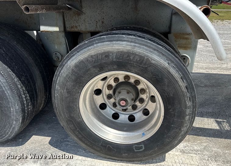 image for item FB9453 1999 Polar tank trailer