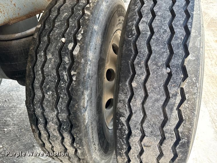 image for item FB9453 1999 Polar tank trailer