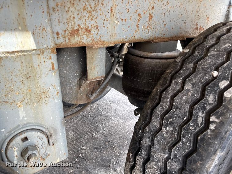 image for item FB9453 1999 Polar tank trailer