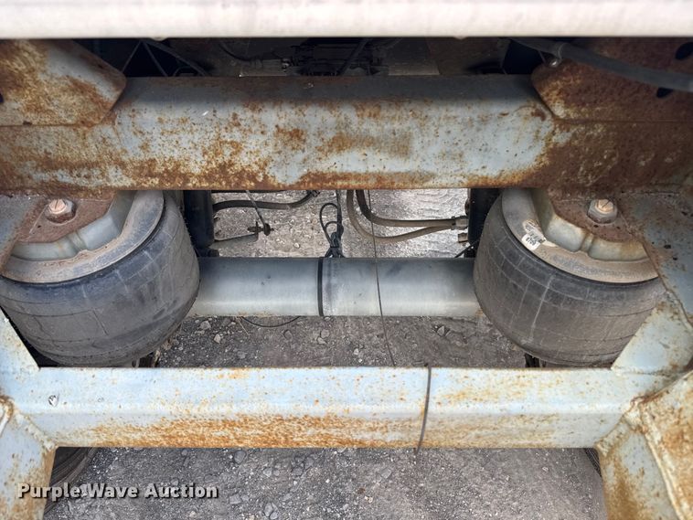 image for item FB9453 1999 Polar tank trailer