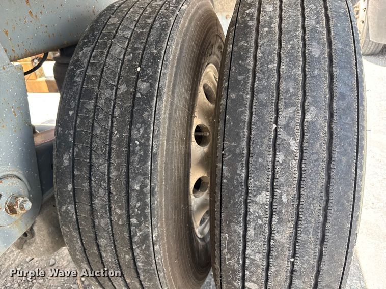 image for item FB9453 1999 Polar tank trailer