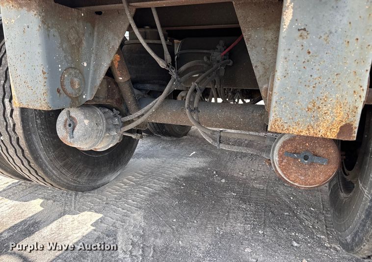 image for item FB9453 1999 Polar tank trailer