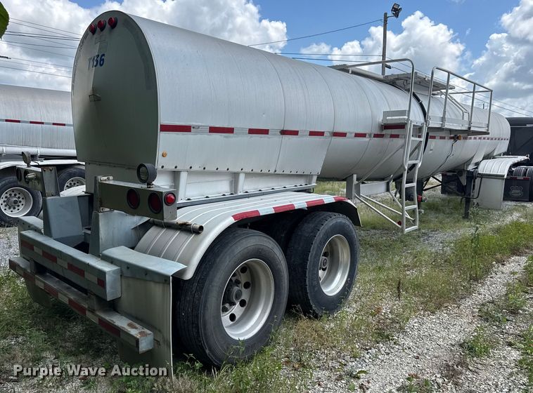 image for item FB9454 1999 Polar tank trailer