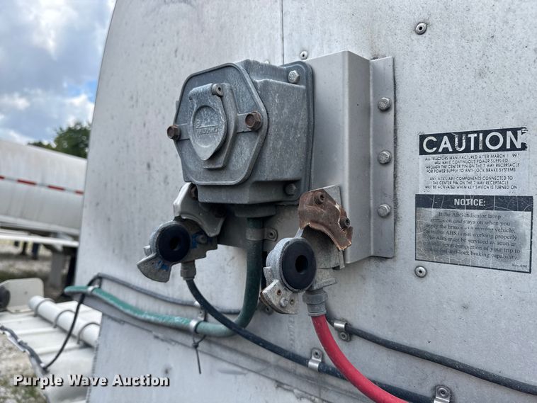 image for item FB9454 1999 Polar tank trailer