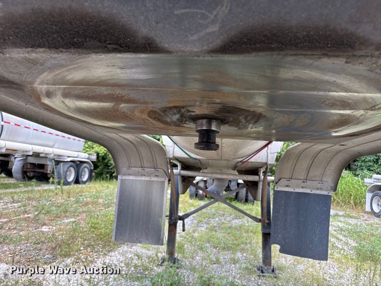 image for item FB9454 1999 Polar tank trailer