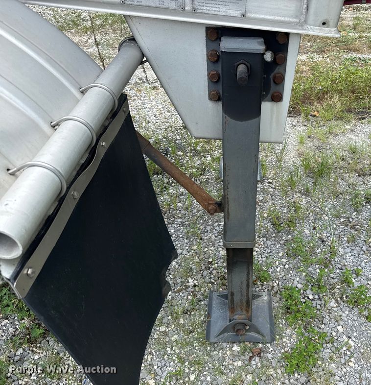 image for item FB9454 1999 Polar tank trailer