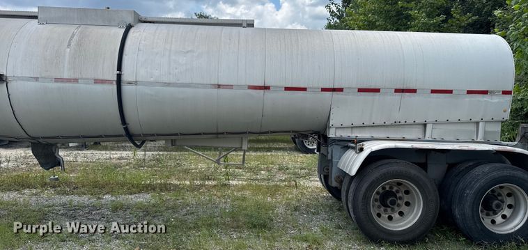 image for item FB9454 1999 Polar tank trailer